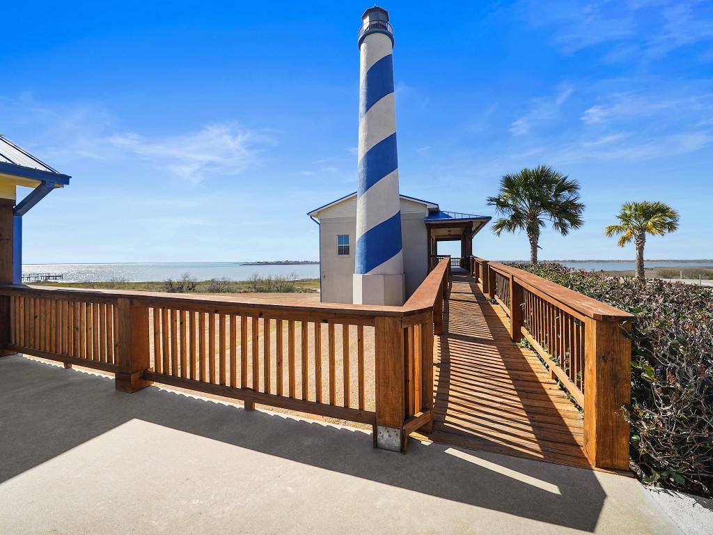 Image 3: Gorgeous lighthouse within the subdivision. Also h
