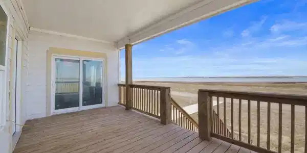Image 4: Giant Texas sized porch. This space can be used to