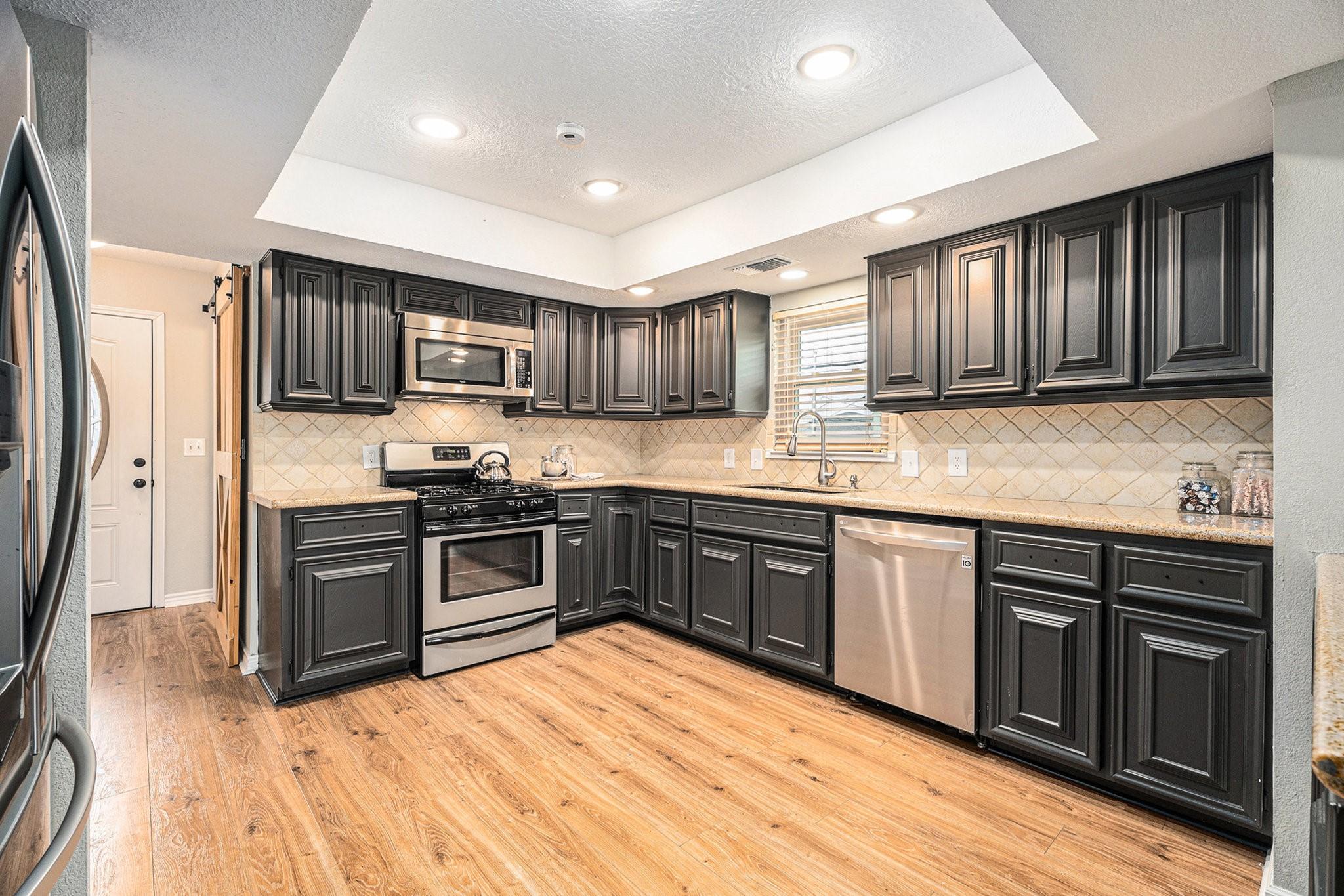 Image 3: Kitchen