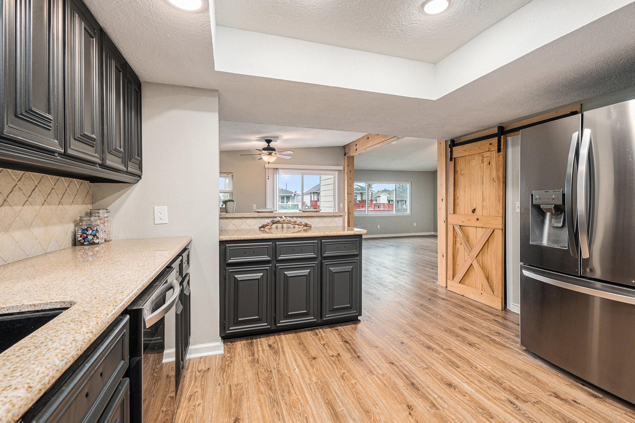 Image 4: Kitchen
