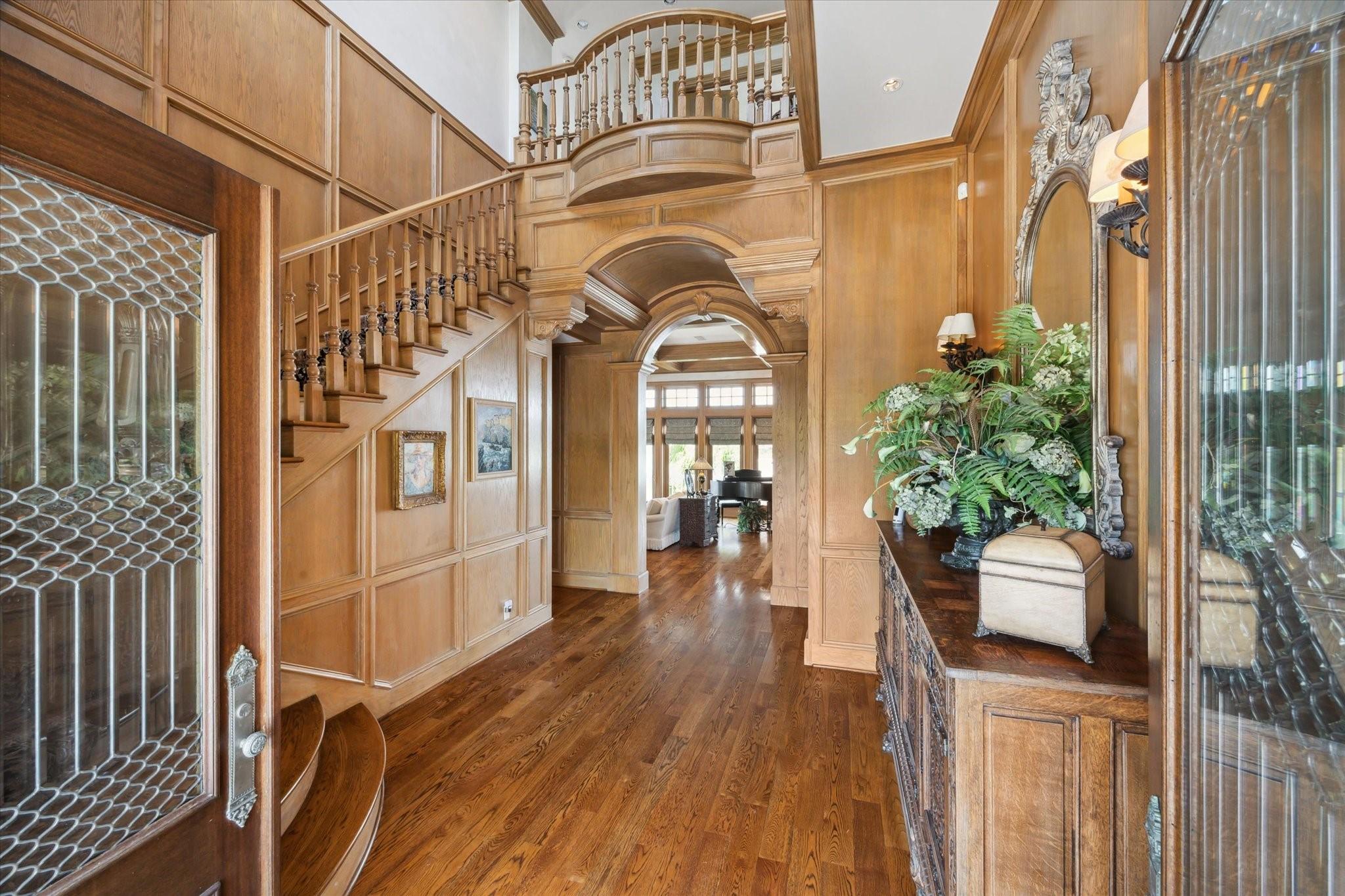 Image 4: Impressive entryway