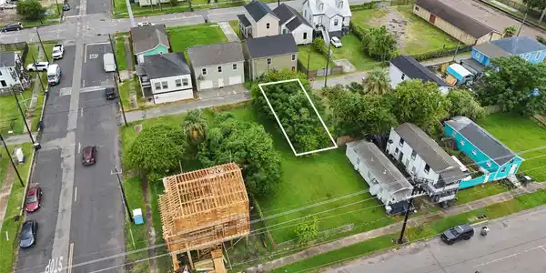 3909 Winnie Rear Street