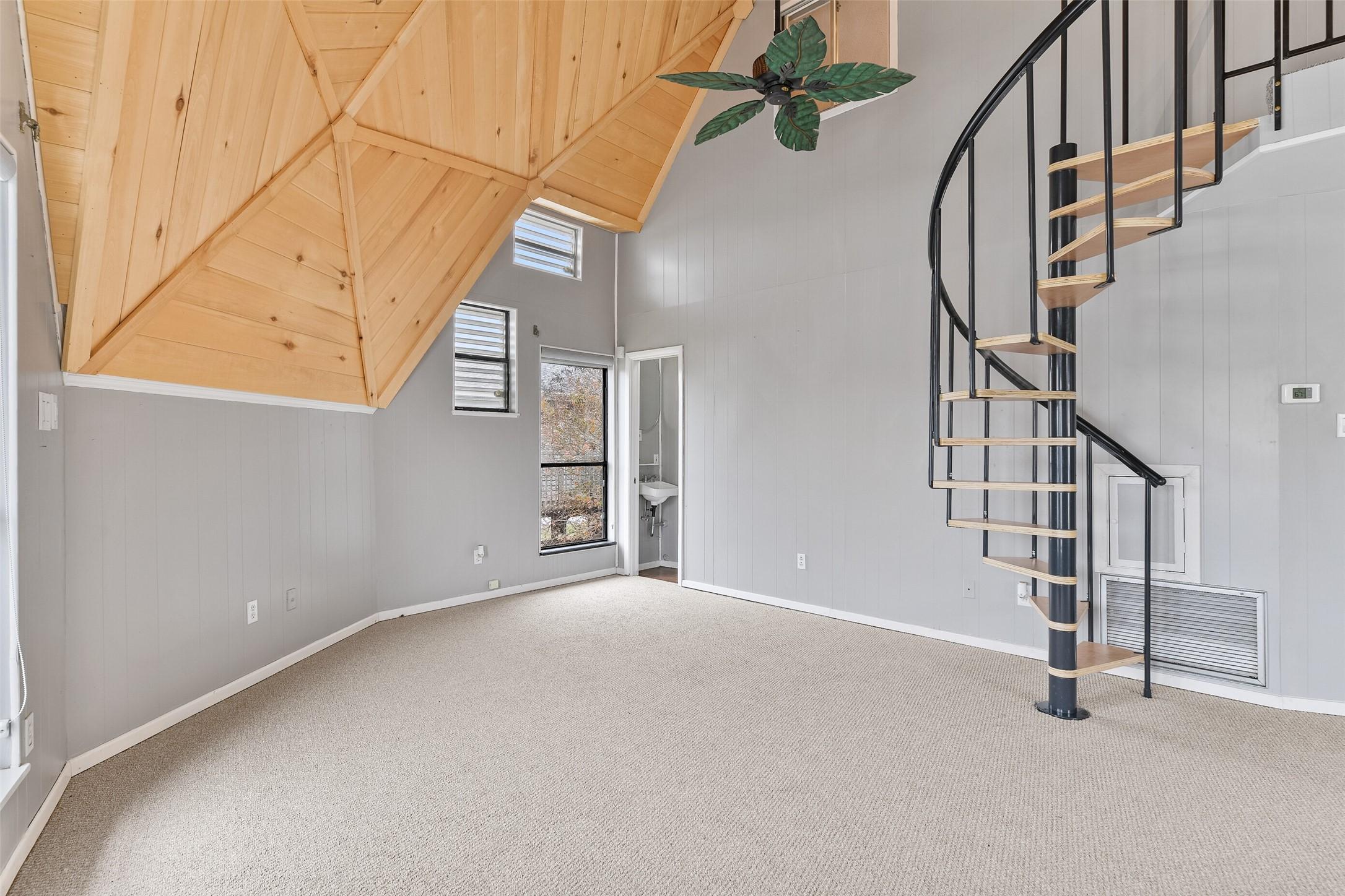 Image 4: Notice the custom woodworking adorning the soaring