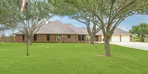 Image 2: 4/5 bedrooms, 3 full baths.