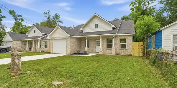 Image 2: Spacious front yard and charming curb appeal
