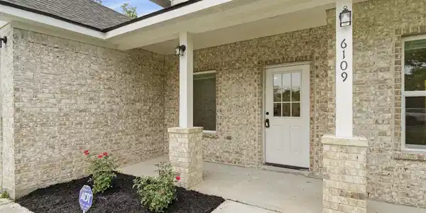 Image 4: Fresh landscaping, covered front porch