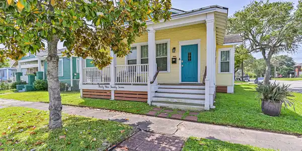 3927 Bernardo De Galvez Avenue