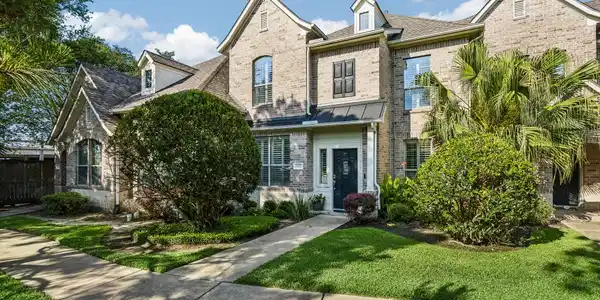 2402 Clippers Square