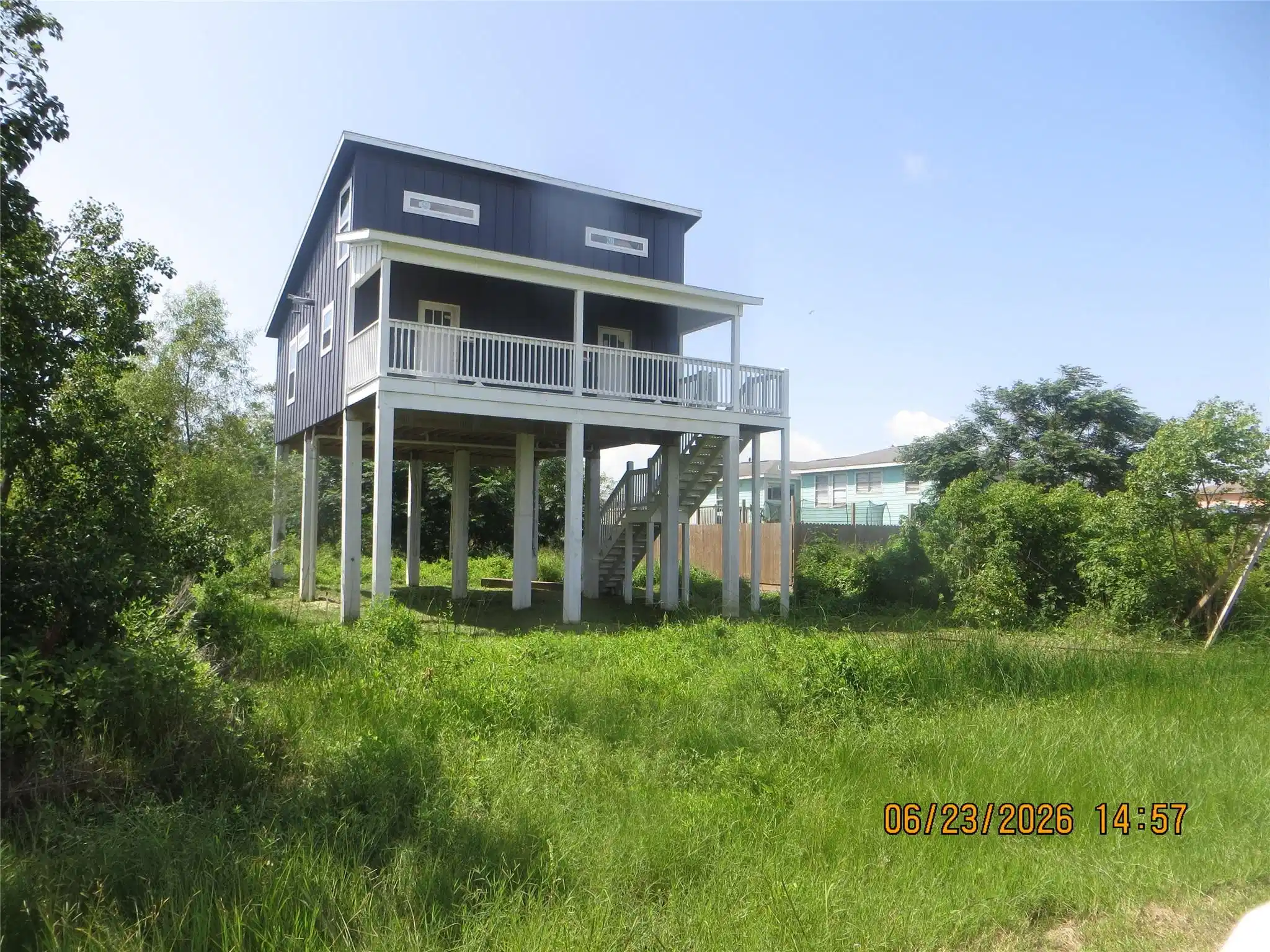 Image 1: Adorable Bungalow.  Overgrown grass at the moment