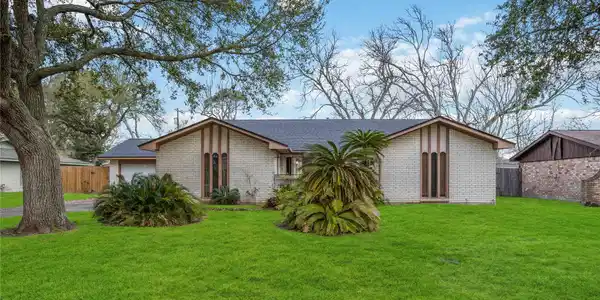 2612 Lake Park Drive Drive