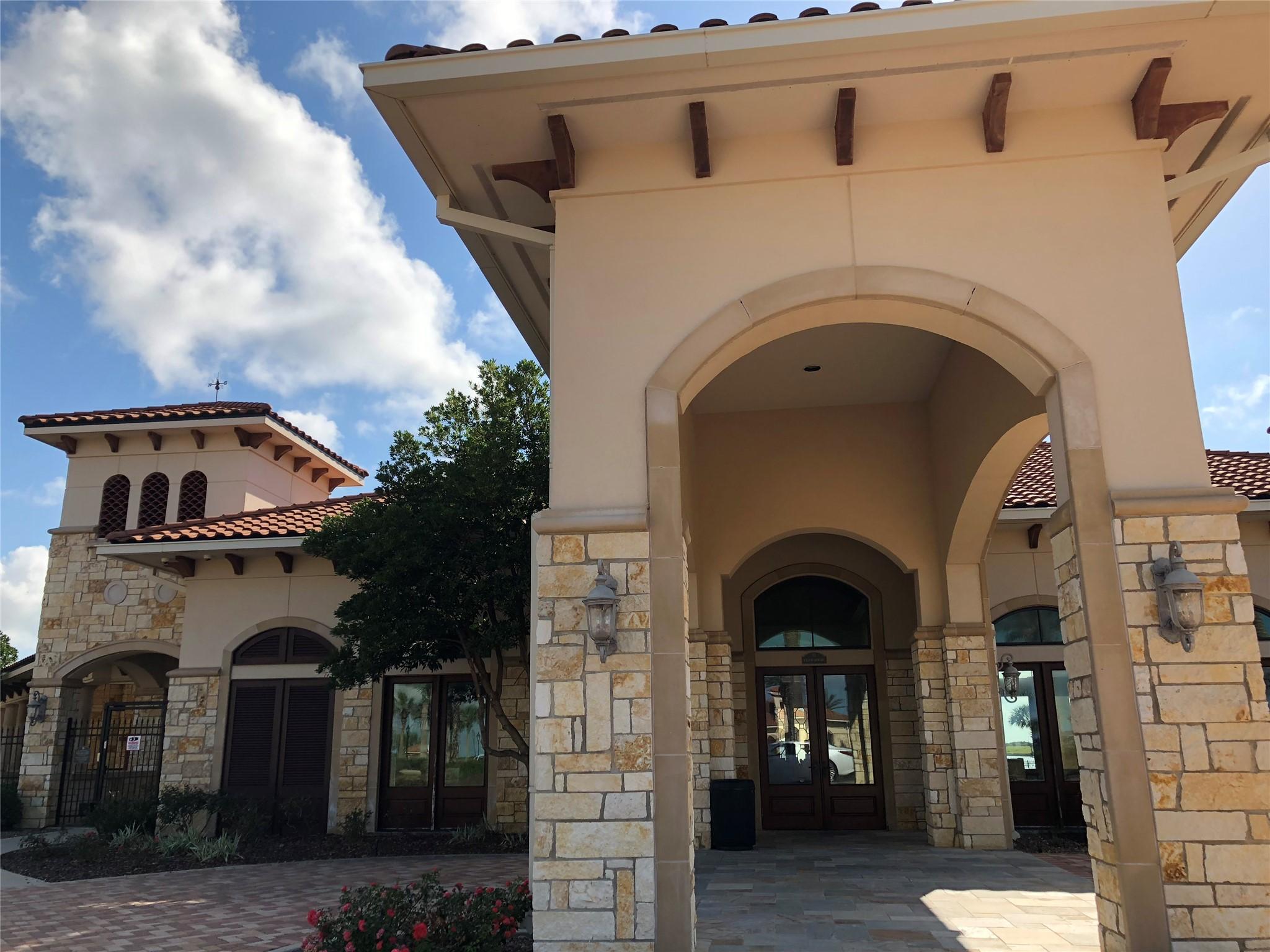 Image 4: Clubhouse and pool area.