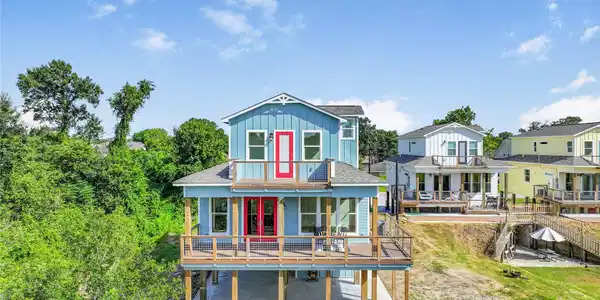 Image 2: Brand new with beautiful sunset views from every b