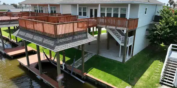 18 Edgewater