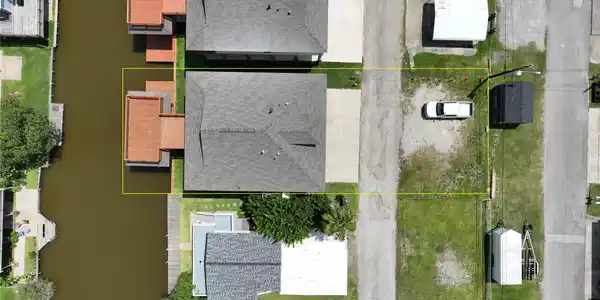 Image 2: Extra Large Lot for extra parking or boat trailer