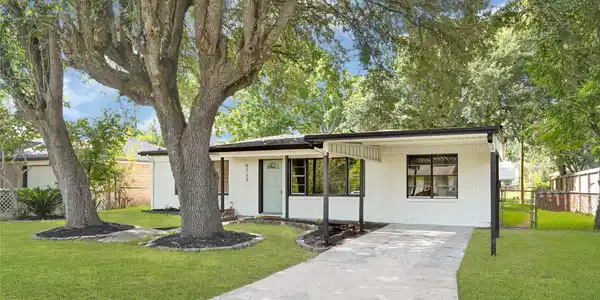 6113 Diamond Court