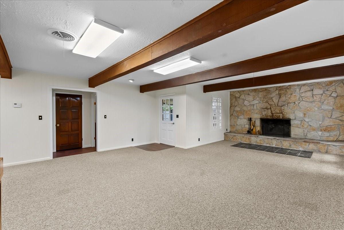 Image 4: Living room Fireplace