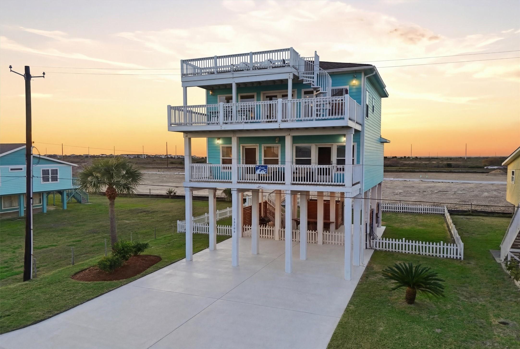 Image 2: Alternate exterior angle highlighting the home&rsquo;s e