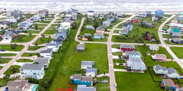 Image 4: The home is right in the center of this picture an