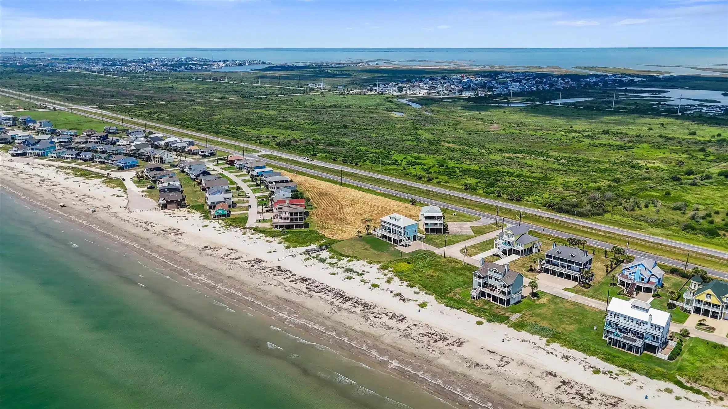 Image 1: View the expansive,&nbsp;developed beachfront land&nbsp;oppo