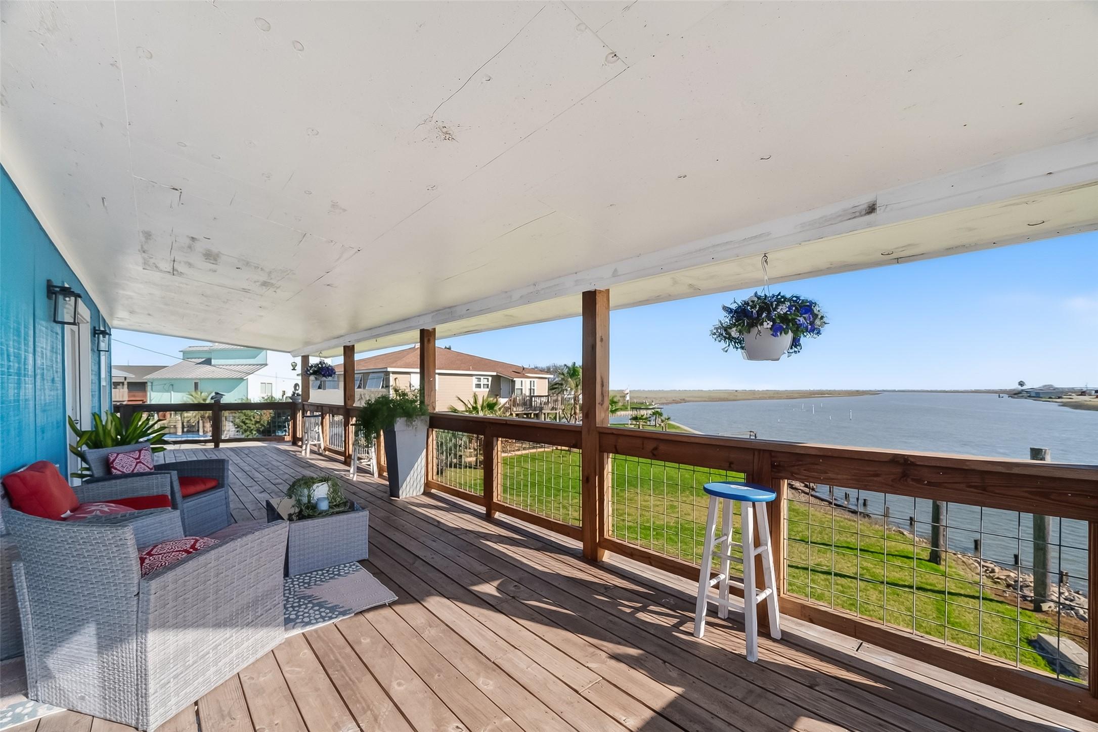 Image 1: Gorgeous Waterfront View