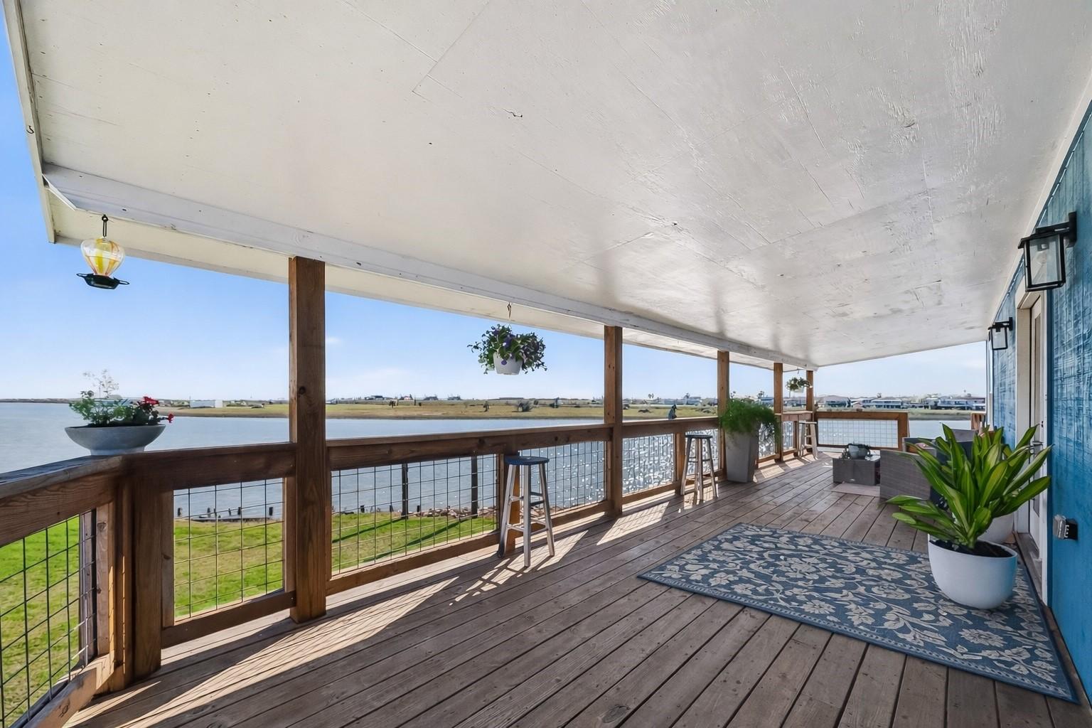 Image 3: Gorgeous Waterfront View