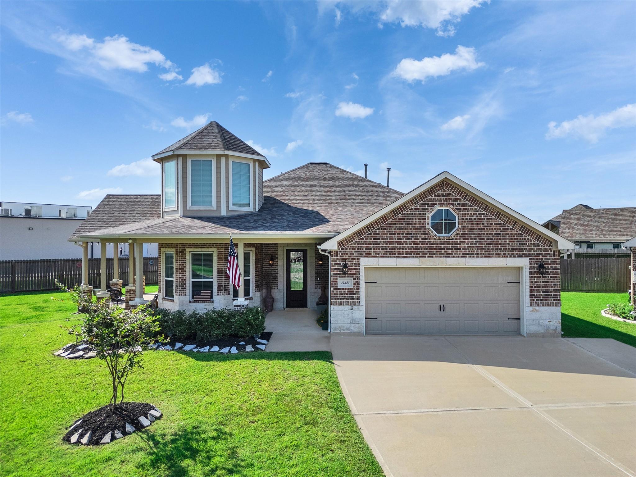 Image 2: Located in the River Farms subdivision.