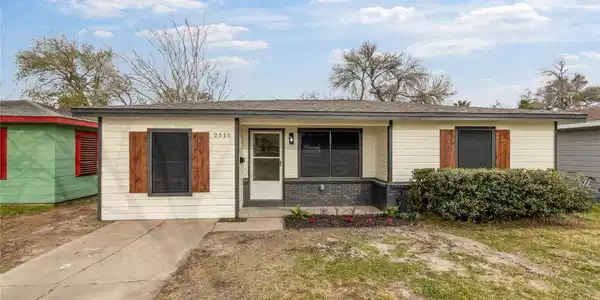 2111 Briar Lane