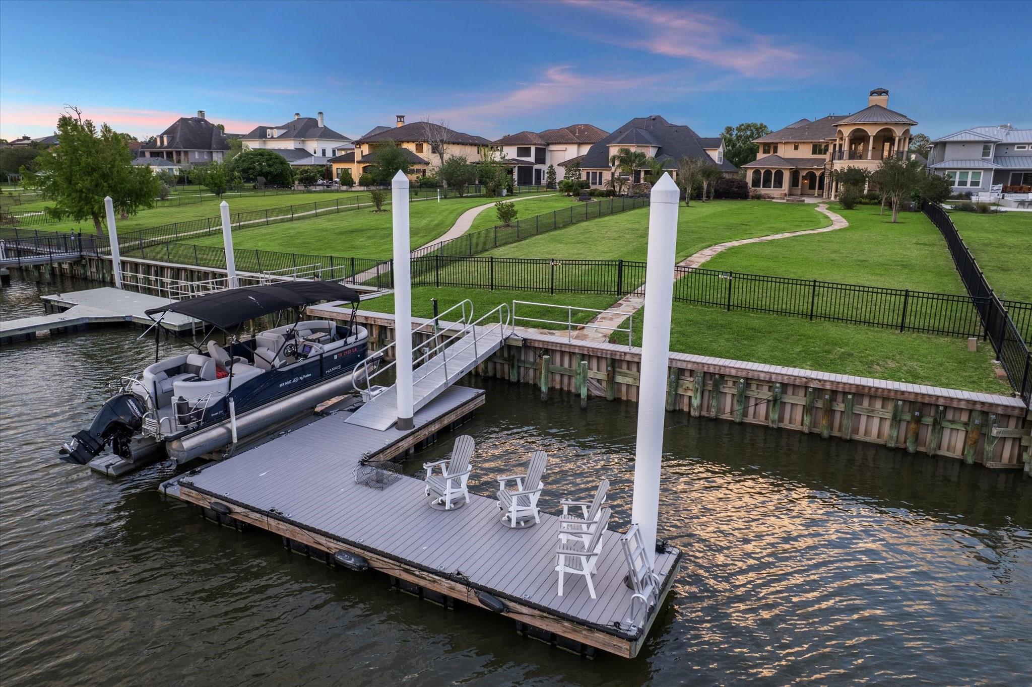 Image 3: THE PROPERTY OFFERS 70' OF WATERFRONTAGE WITH DIRE