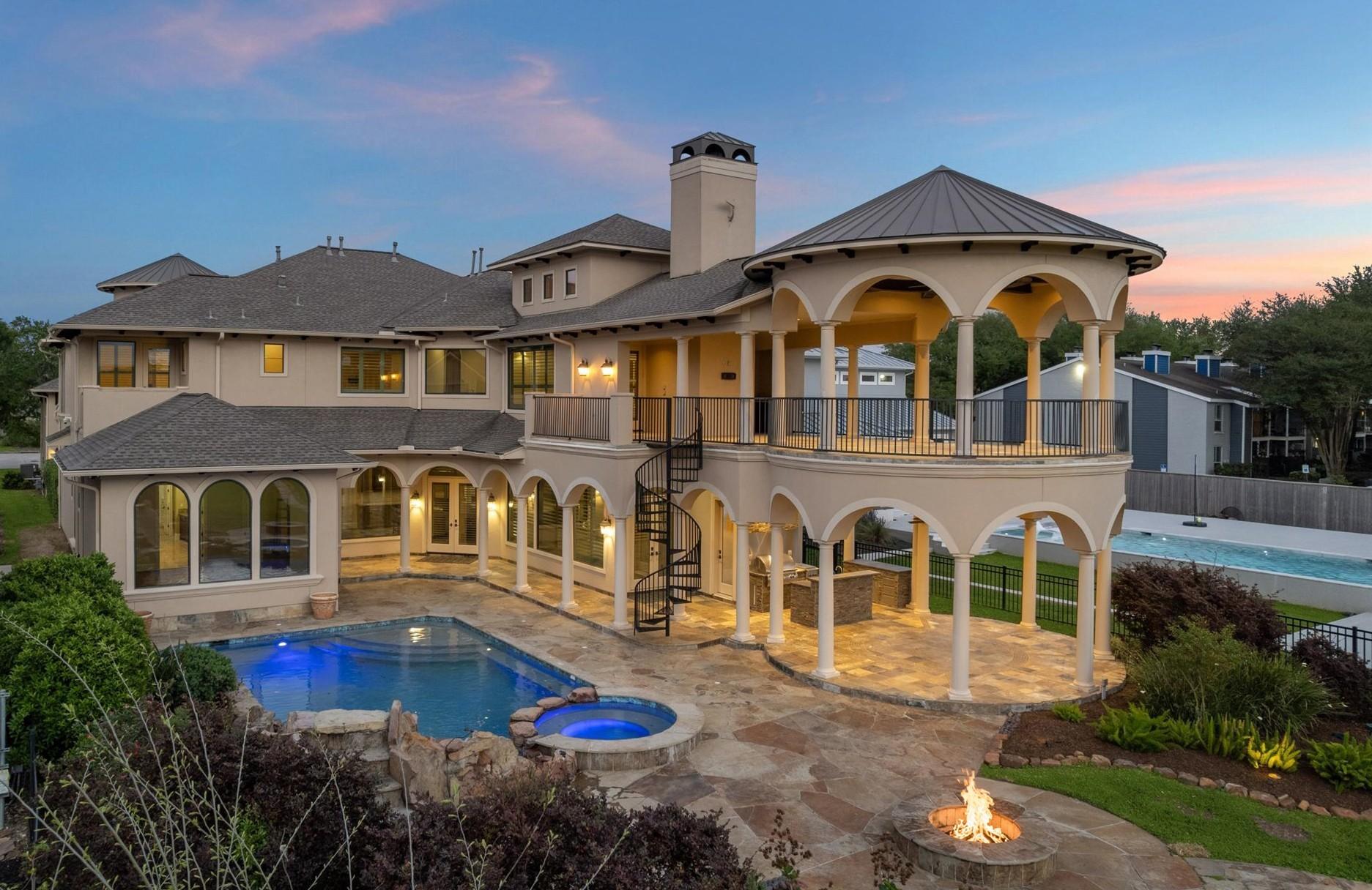 Image 4: CONSTELLATION BLVD IS A RARE BLEND OF WATERFRONT A