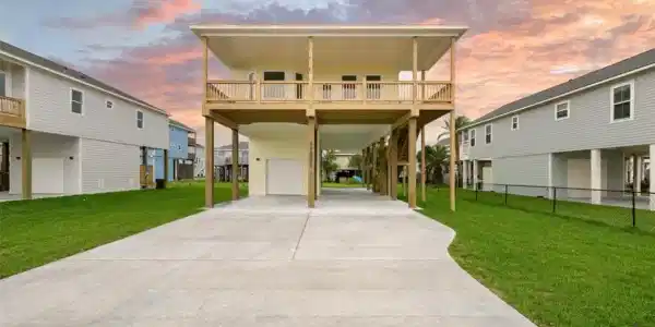 22805 Miramar Circle