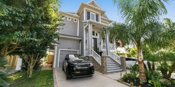 511 Bay Avenue
