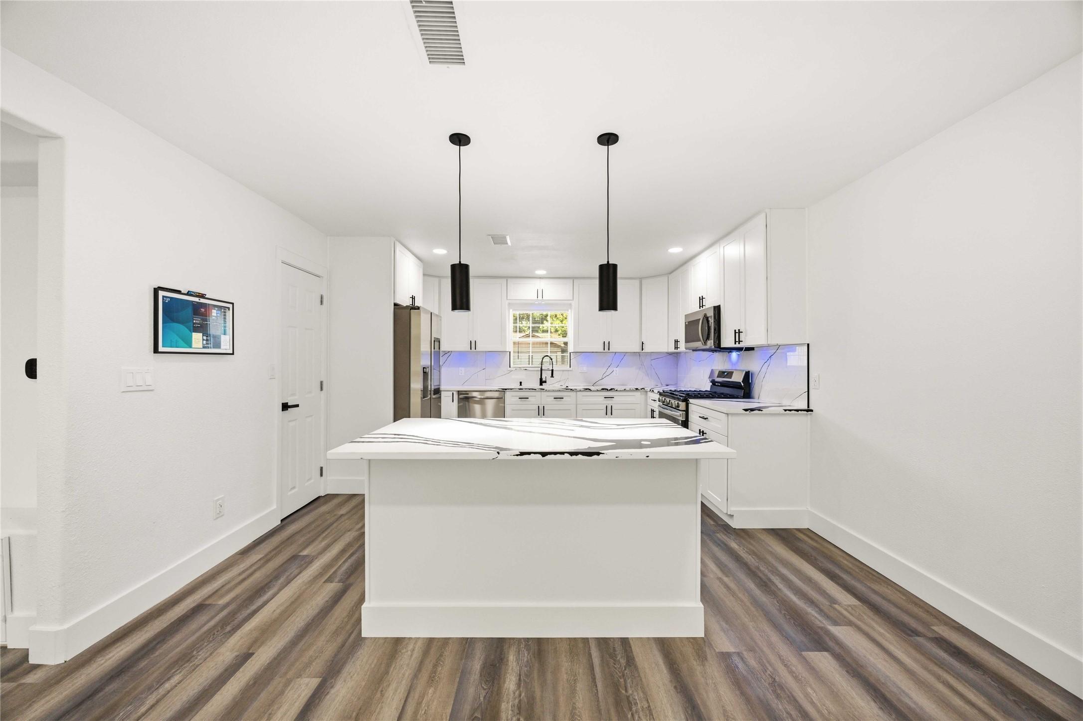 Image 3: Waterfall quartz. Matte black pendants. And a wall