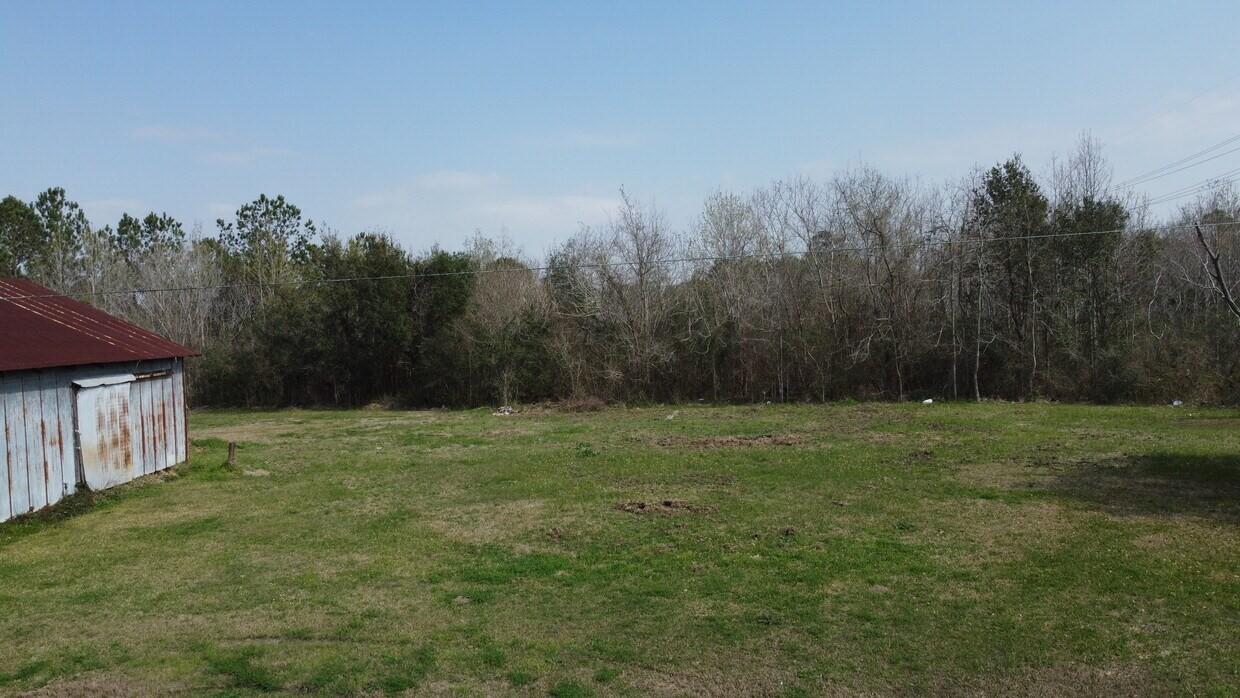 Image 4: Back of property