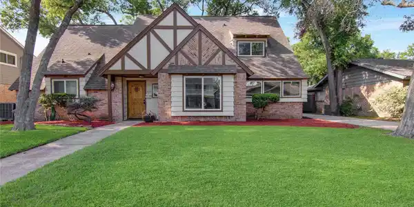 427 Pebblebrook Drive