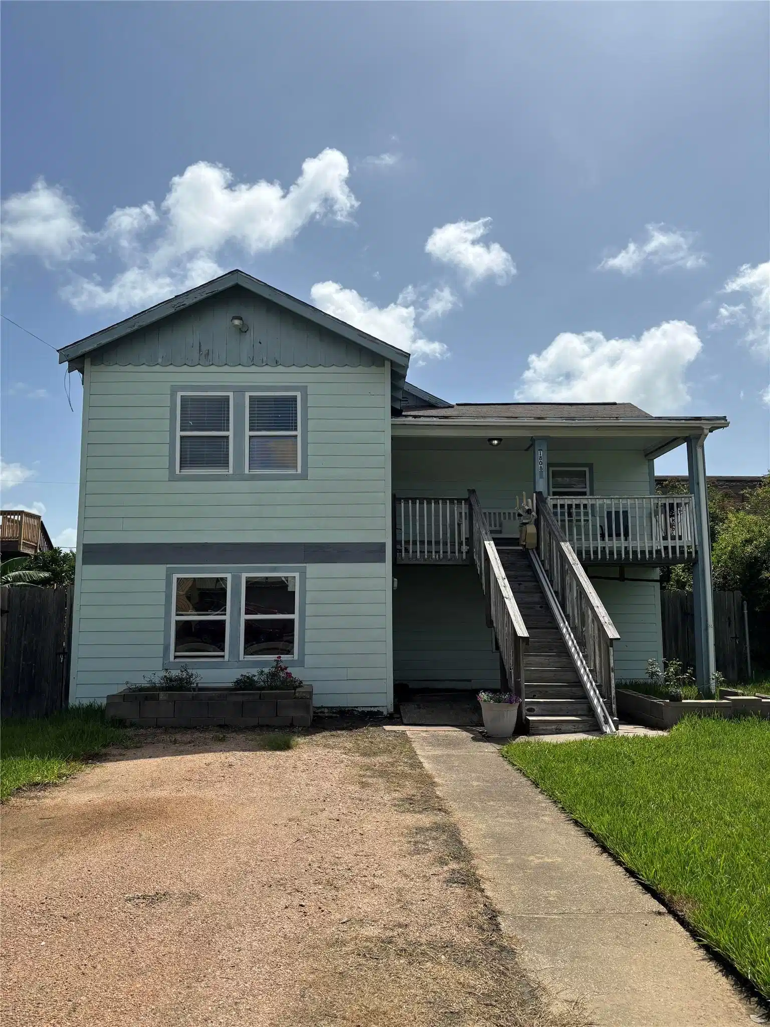 Image 1: Large 2 bedroom, 1 bath 1134 sq.ft. raised home