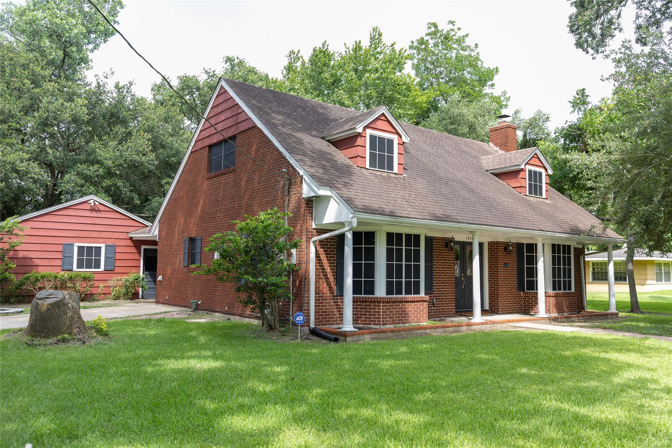 Image 3: 1314 Laurel features a spacious front porch, matur