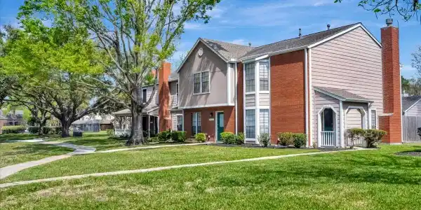 17271 Saturn Lane