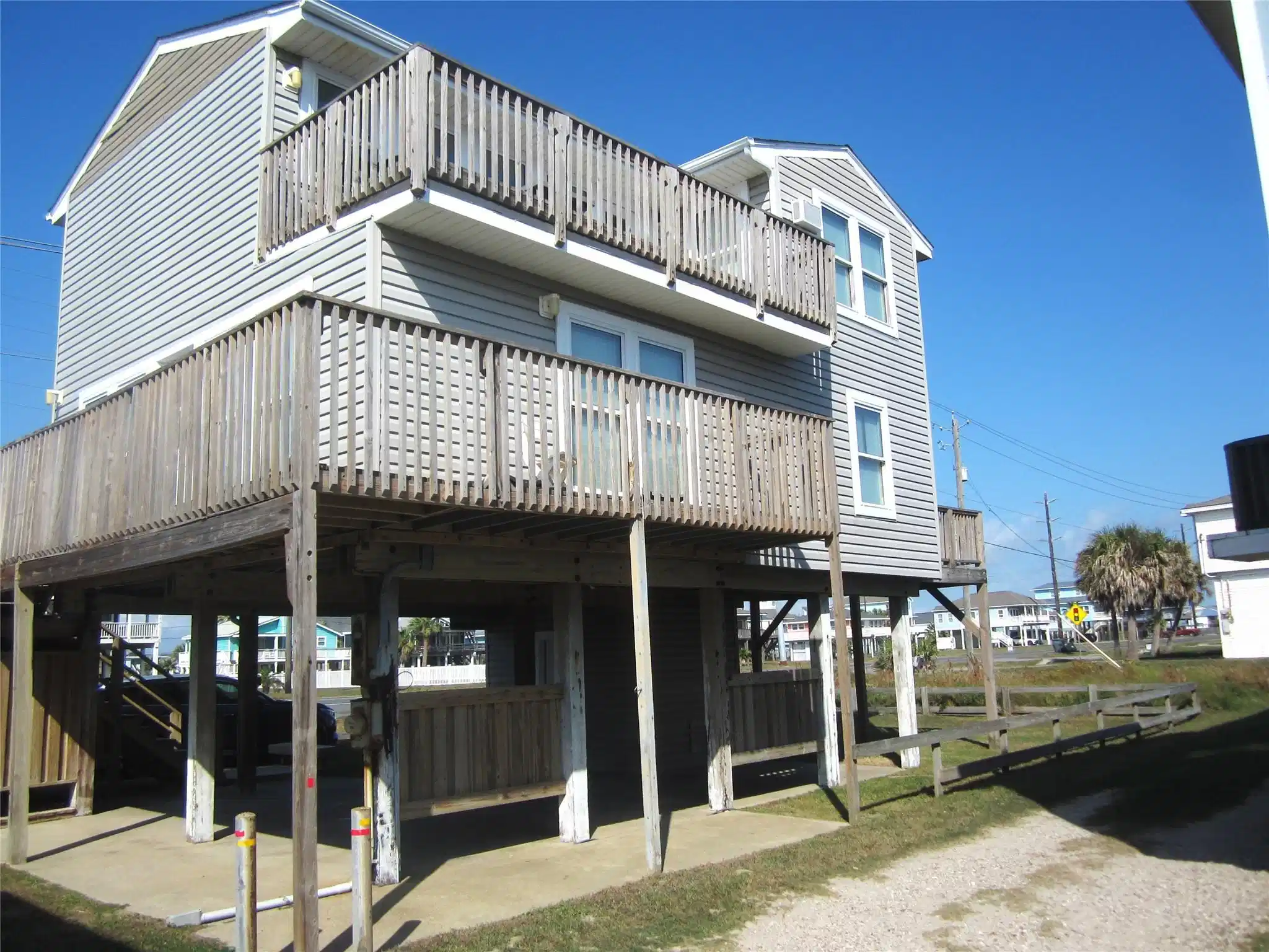 Image 1: Front of this Beachhouse