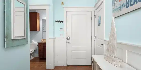 Image 4: Upon entering, you&rsquo;re greeted by a welcoming foyer