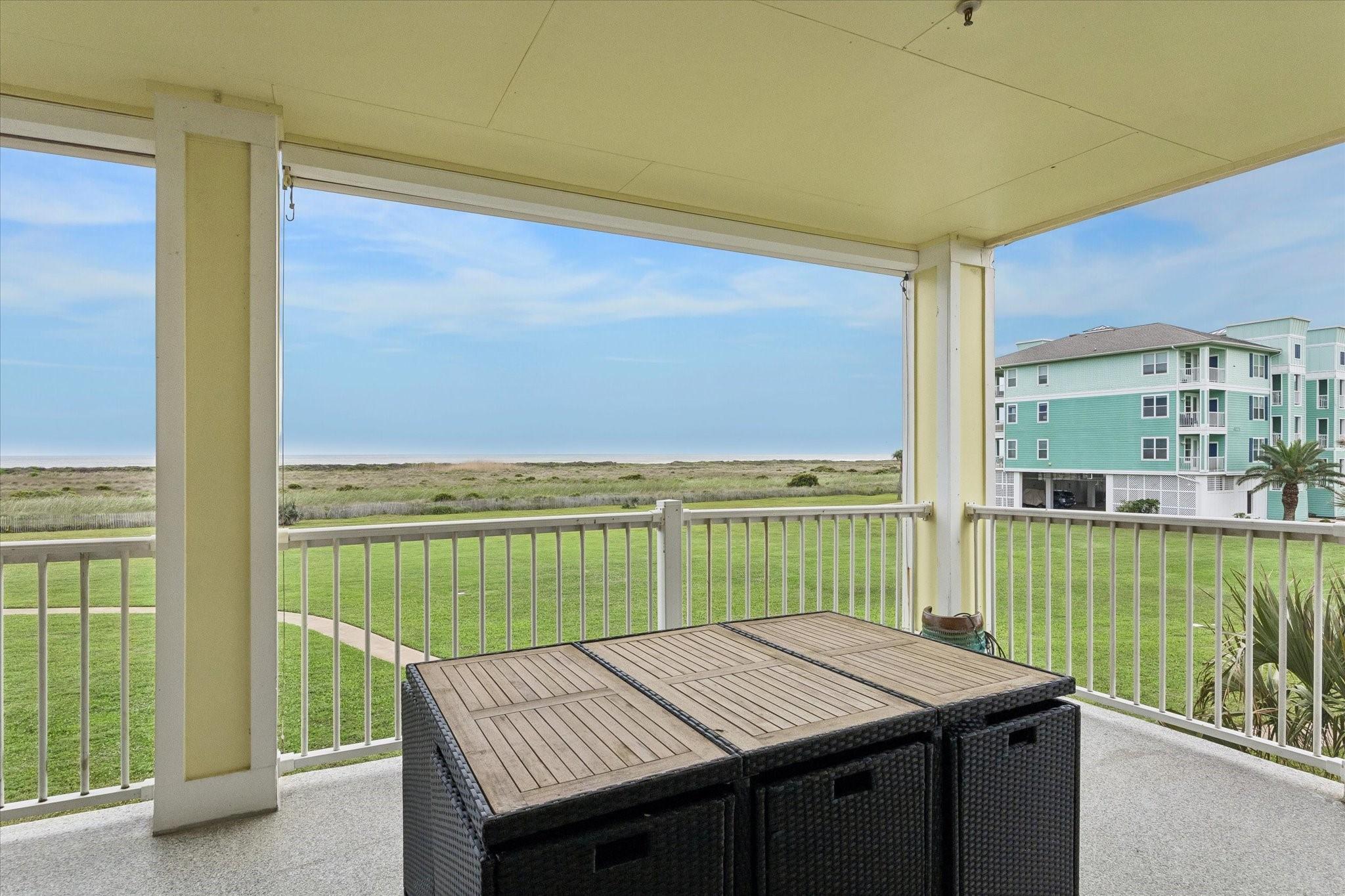 Image 2: Enjoy every minute on this expansive, beachside te