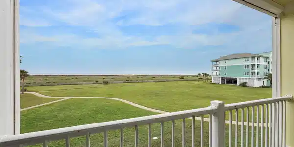 Image 3: The unobstructed views from this terrace are amazi