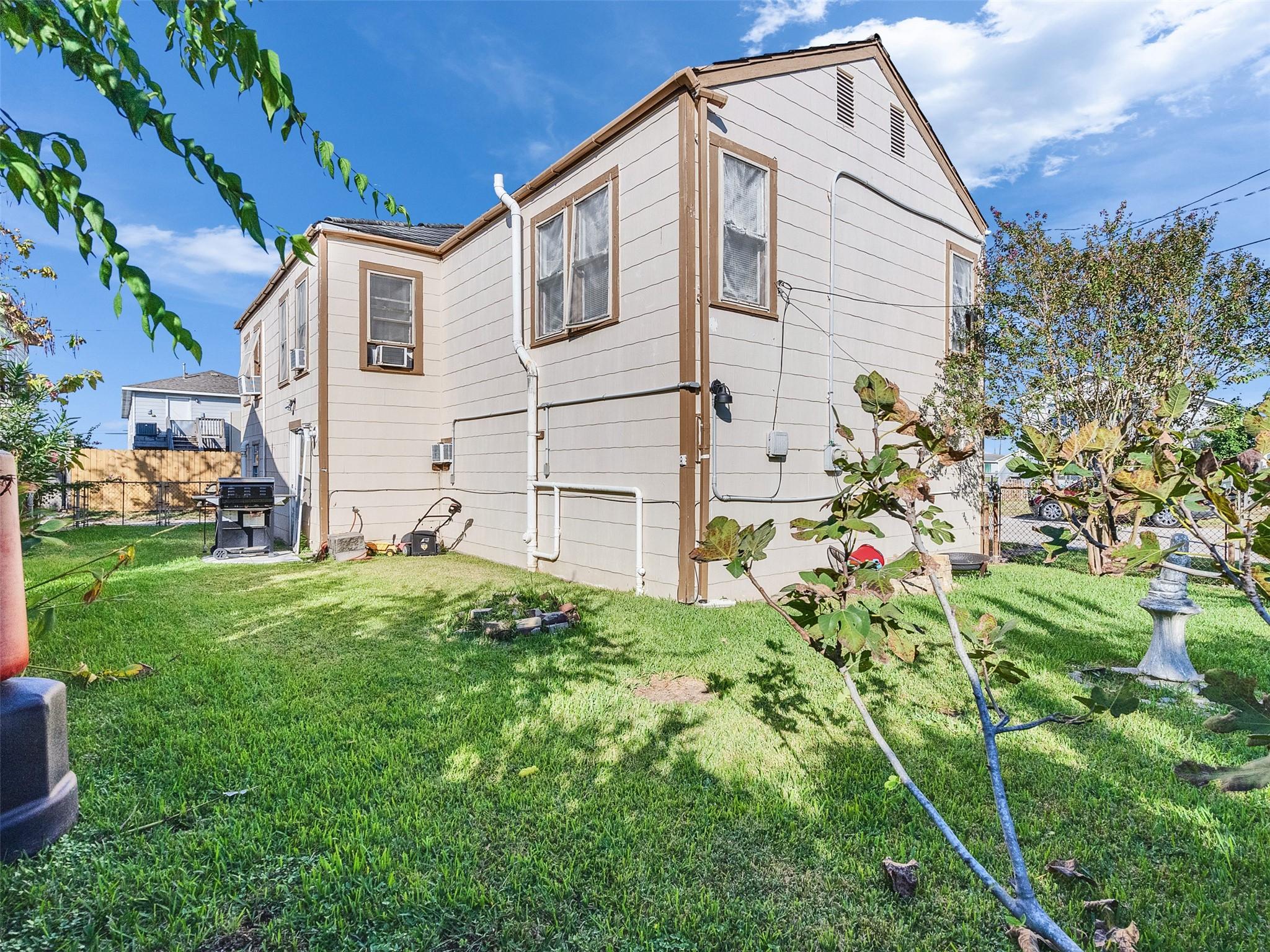 Image 3: Final look from the corner &mdash; this home has that co