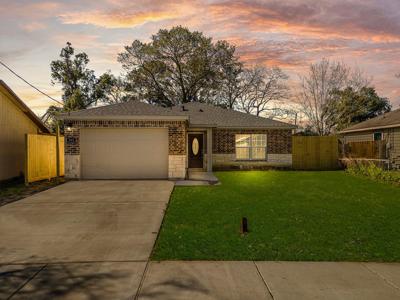 305 E Humble Street