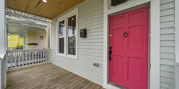 Image 2: Upon entering this home, you're greeted by a vibra