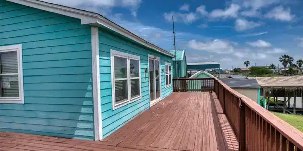 Image 3: Large Porch area