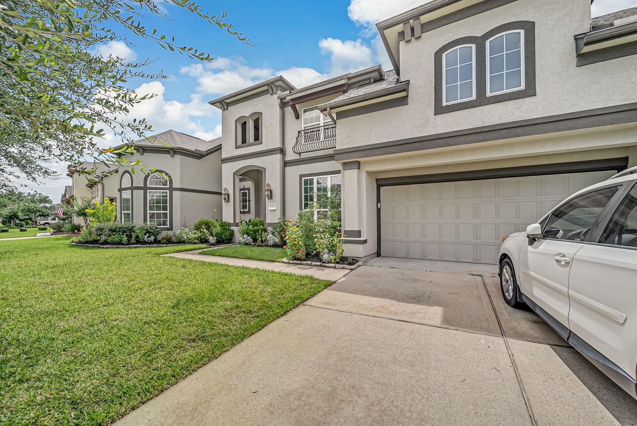 Image 2: Driveway approach
