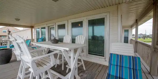 Image 4: Large front deck with fantastic views and plenty o