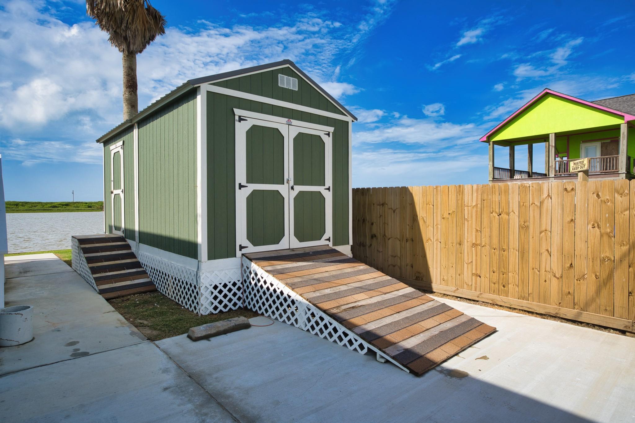 Image 4: 2 Sheds