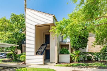 7098 N Holiday Drive