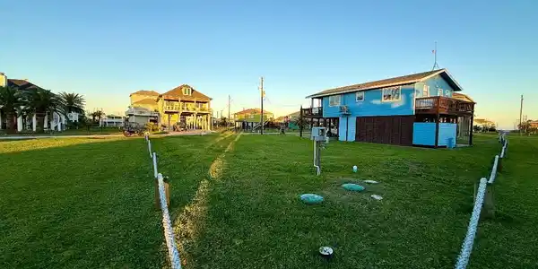 Image 3: Back of lot looking towards Palmview.
